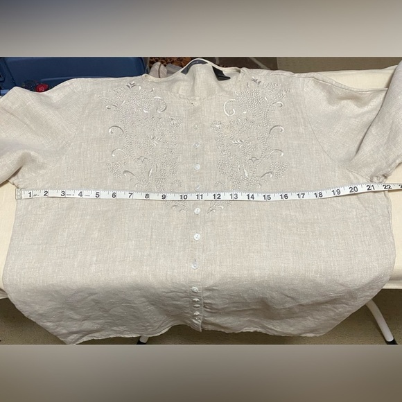 Liz Claiborne Linen, Tan, Embroidered Button Front Tunic Top, Size 14. - Picture 8 of 10